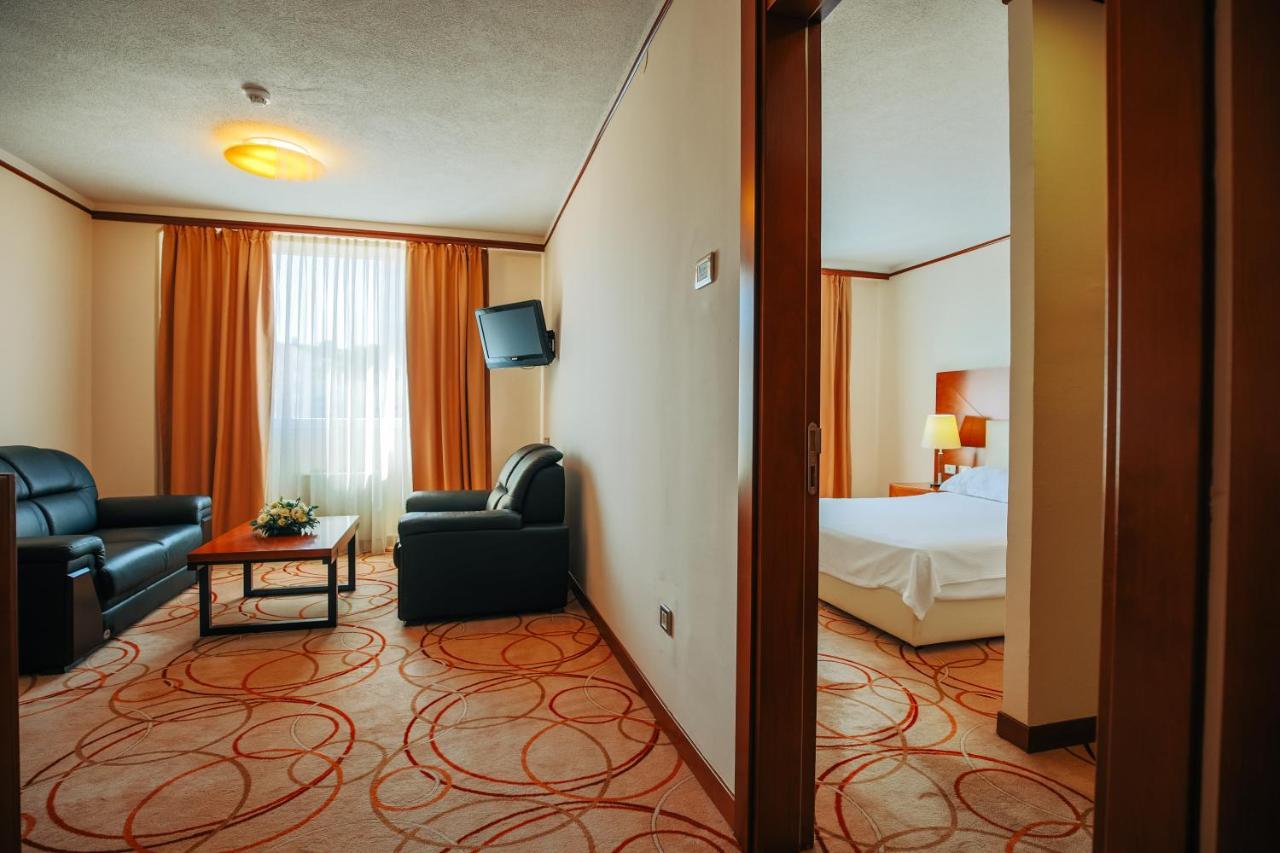 Grand Hotel Тузла Экстерьер фото